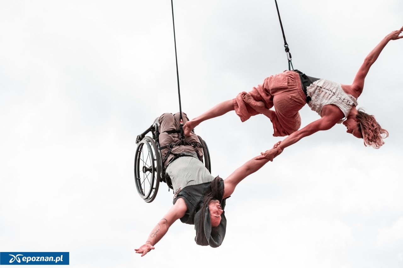 The Air Between Us | fot. Sonia Goiccoechea