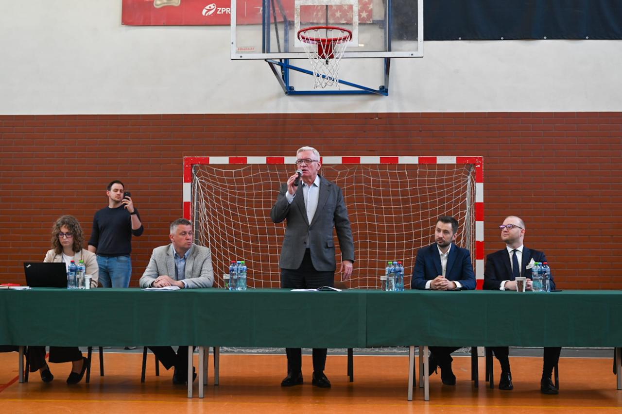 Prezydent spotkał się m.in. z mieszkańcami os. Maltańskiego. "To tak jakby dzisiaj przyszli do mnie Romowie i powiedzieli, panie kup nam to koczowisko, bo my tu chcemy mieszkać"