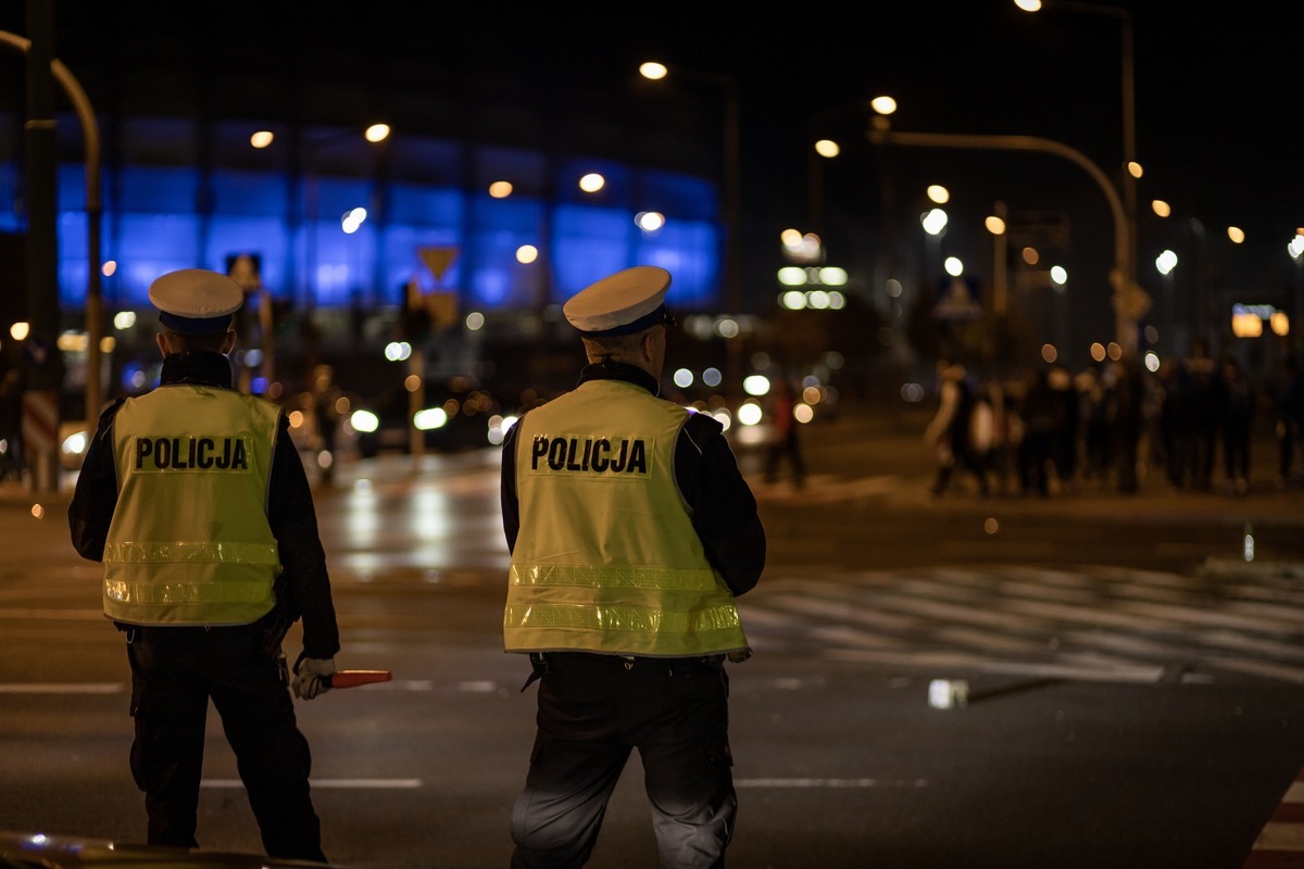Mecz Lecha i mistrzowska feta: w sobotę na ulicach będzie sporo policji, jest apel mundurowych