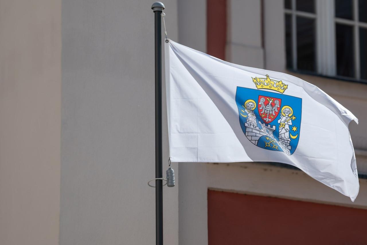 Flagi trafiły do poznańskich szkół i przedszkoli