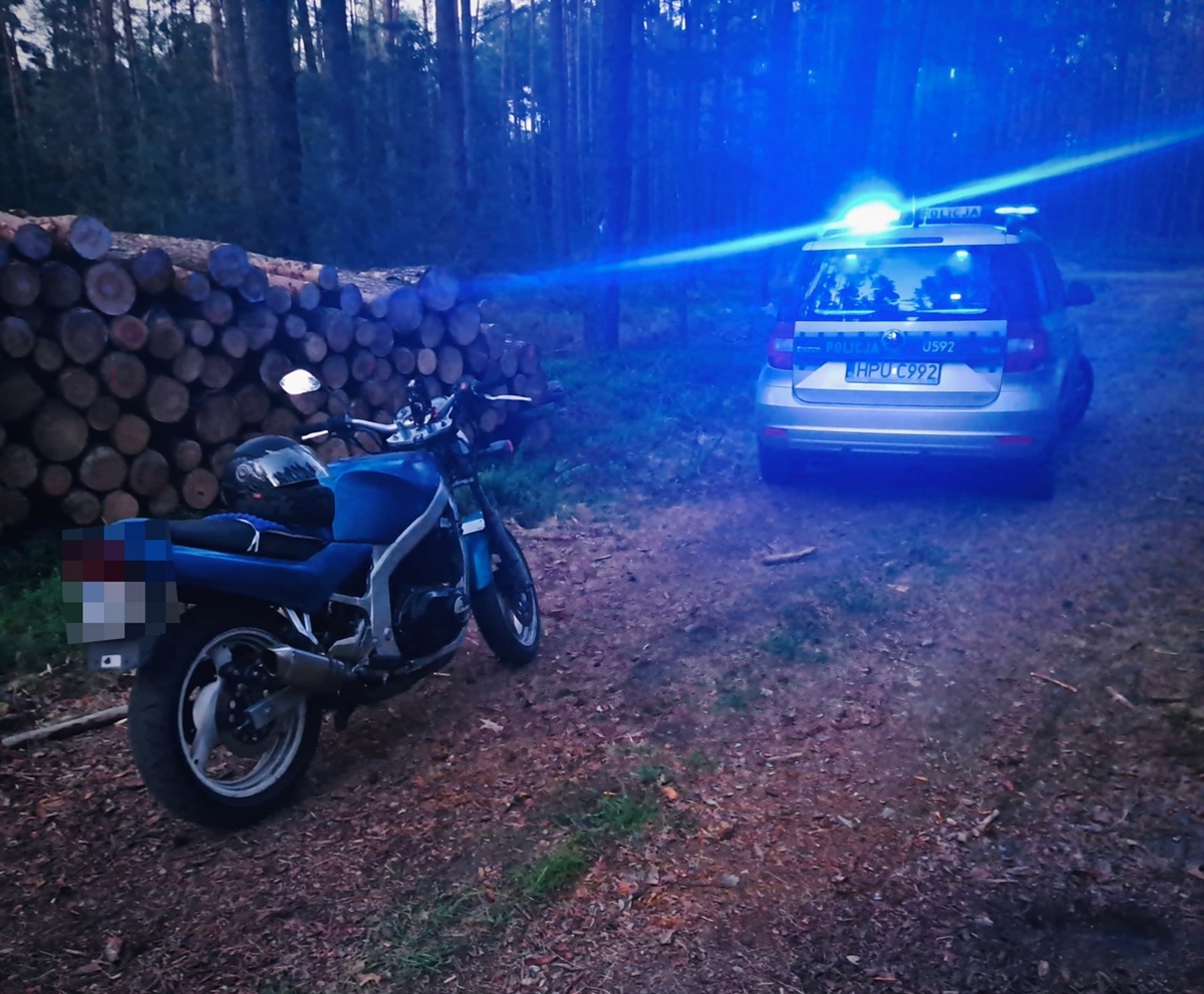 Motocyklista z regionu próbował uniknąć kontroli drogowej. Policjanci przeszukali jego miejsce zamieszkania