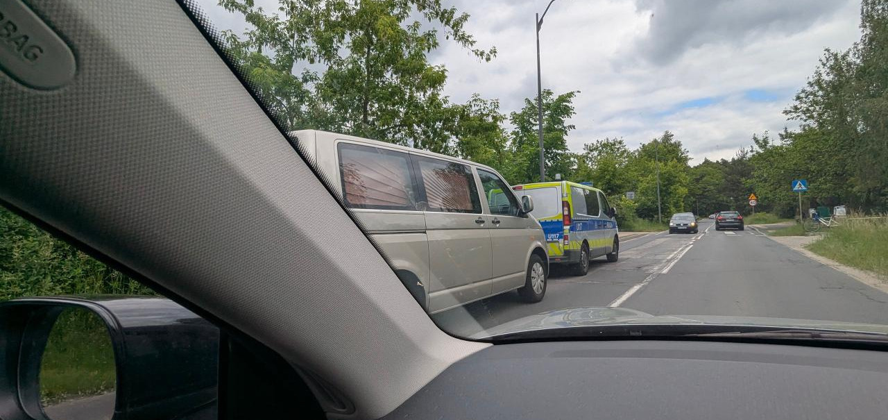 Policja i karawan przy poznańskiej ulicy. Znaleziono zwłoki