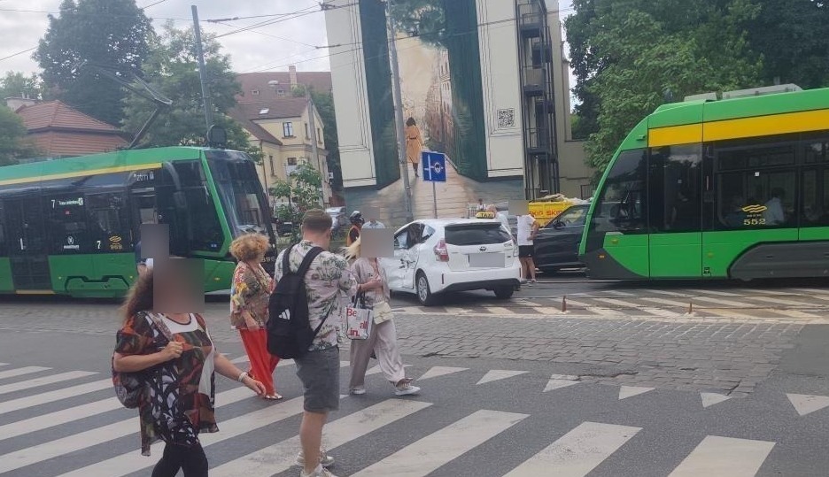 Zderzenie tramwaju i taksówki wstrzymało ruch na Górnej Wildzie
