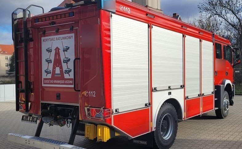 Koparka uszkodziła gazociąg. Utrudnienia na DK 36. Droga zablokowana