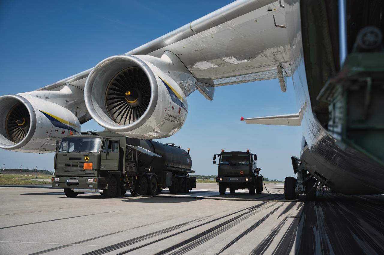 F-16 z Poznania na manewrach w Finlandii. Wcześniej w Krzesinach lądował gigantyczny Antonov