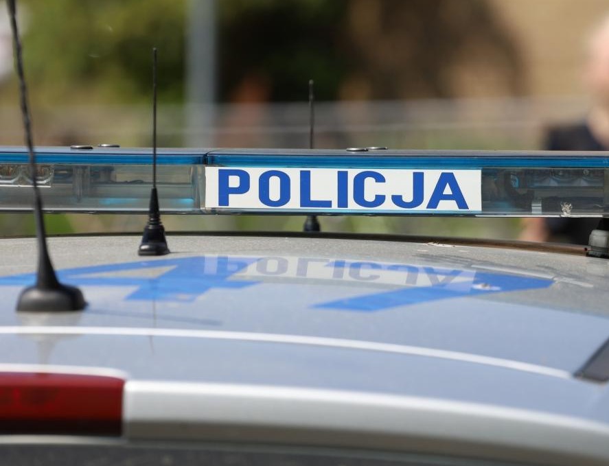 Kierowca busa wjechał w szynobus. Nie dostrzegł znaku "STOP"?