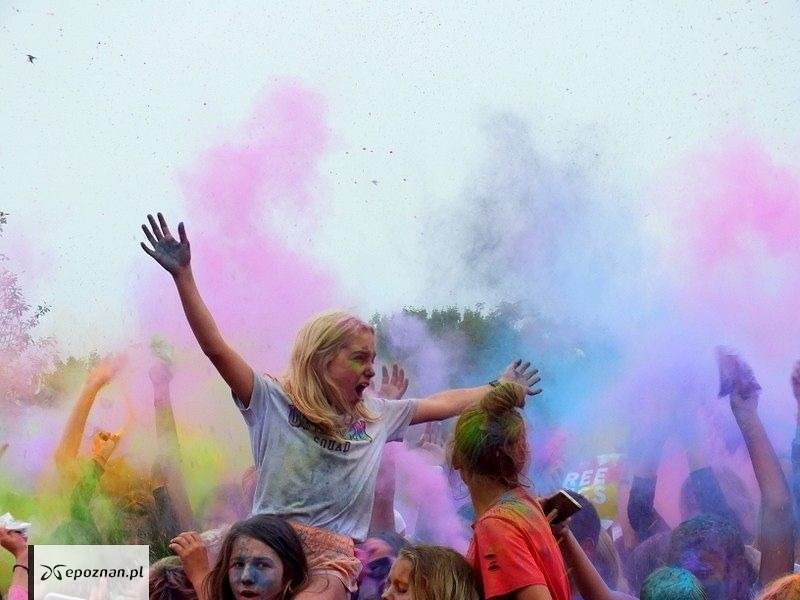 W Poznaniu będą dziś rzucać proszkami holi!