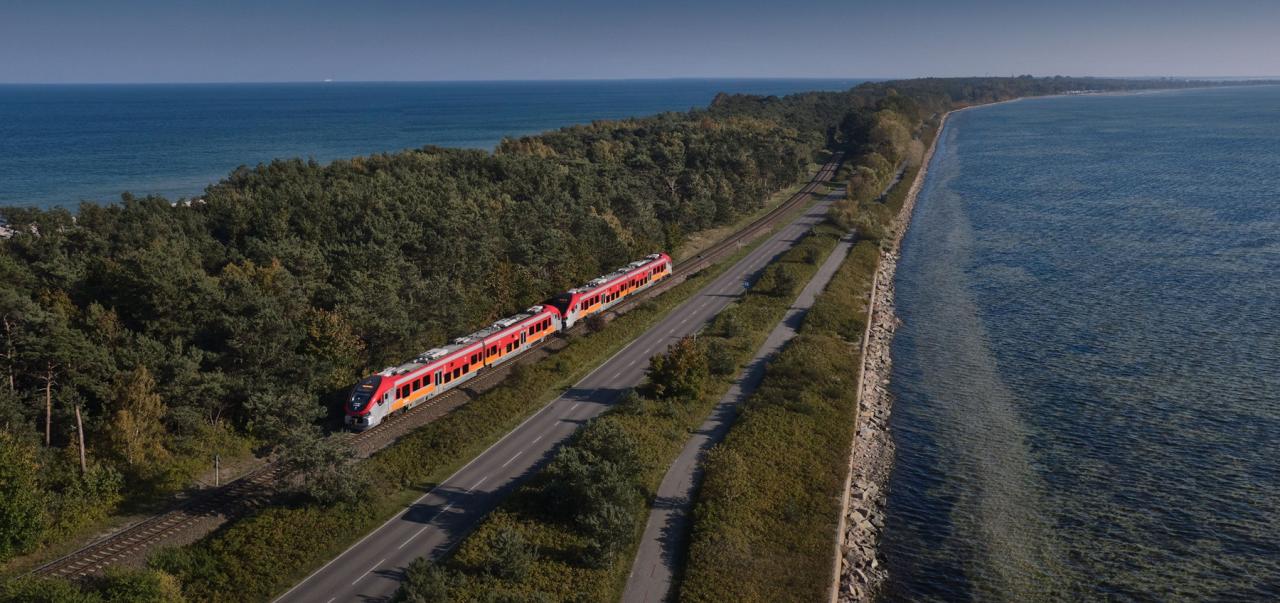 POLREGIO zapowiada letnią korektę rozkładu jazdy. Z Poznania pojedziemy nad Bałtyk