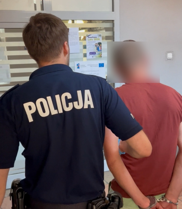 Rozbój na terenie pustostanu w regionie. Zatrzymano dwóch Ukraińców i Polaka