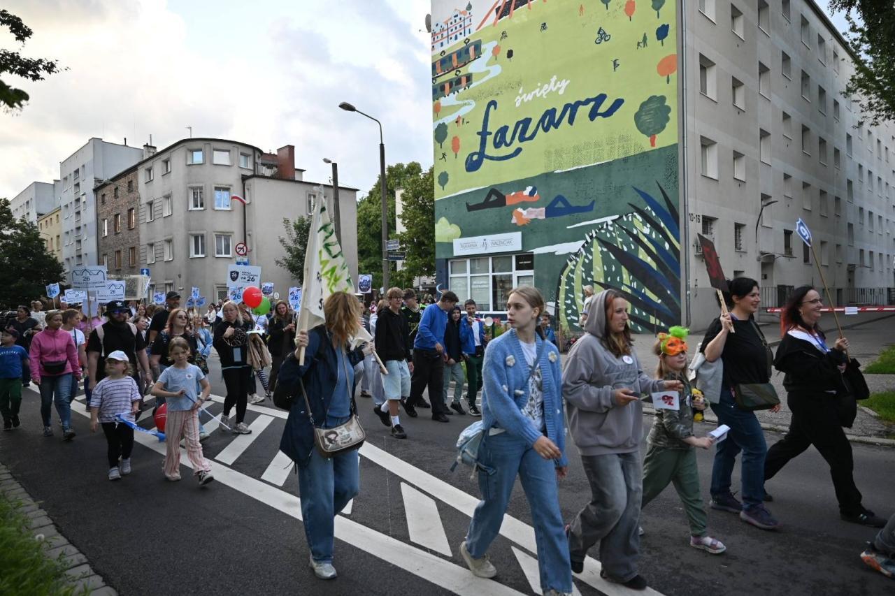 Oficjalnie otwarto Dni Łazarza. Przeszła kolorowa parada