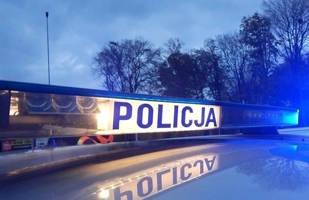 Policjanci pomogli mężczyźnie, który znalazł się w silnym kryzysie emocjonalnym. Wydostali go ze zbiornika wodnego