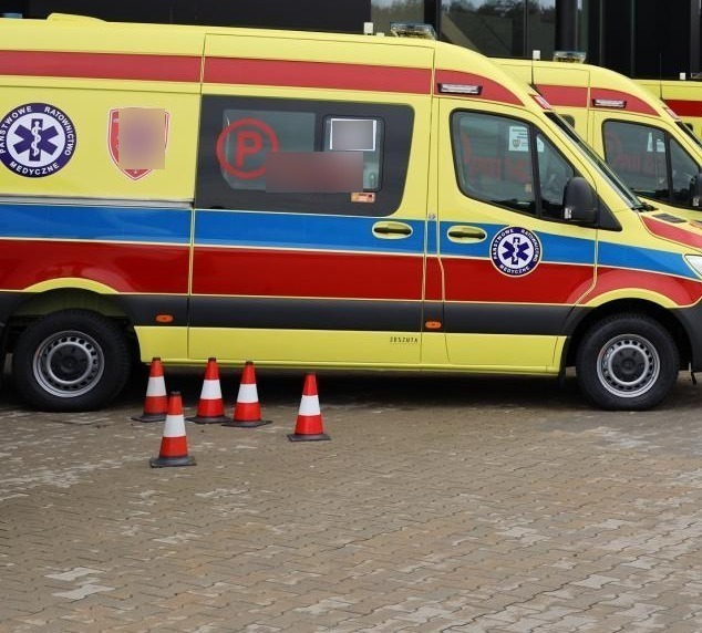 Tragedia w Pobiedziskach: kobieta na rowerze została potrącona przez traktor. "Krzyczała spod maszyny, nie mogłem tego znieść."