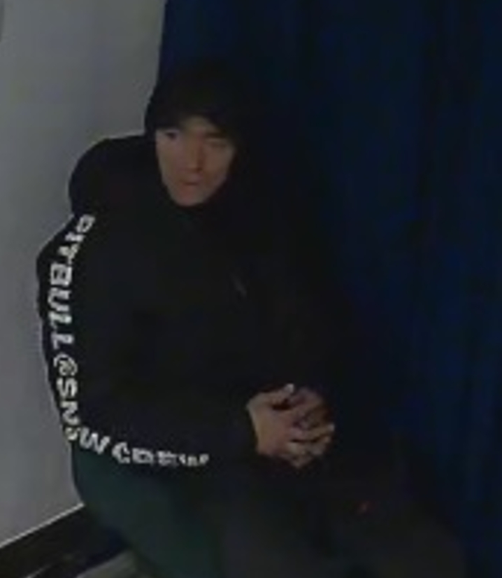 Policjanci szukają tych dwóch mężczyzn ze zdjęć. Rozpoznajesz?