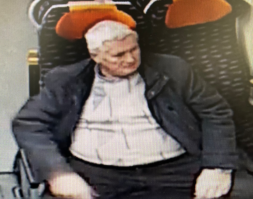 Policjanci szukają tego pasażera pociągu. Rozpoznajesz?