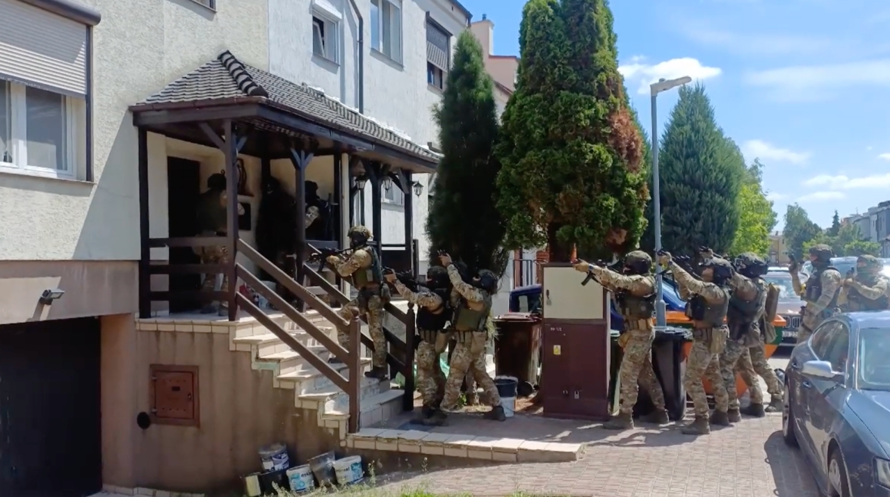 Akcja służb pod Poznaniem. Zatrzymano gang oszukujący Włochów na wnuczka