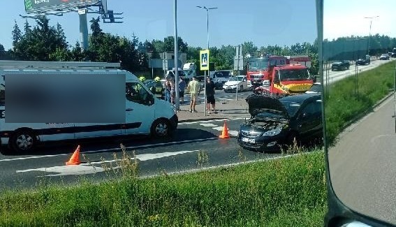 Korki pod Poznaniem. Ślisko po kolizji