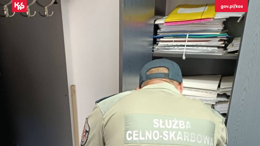 Oszustwa podatkowe w wielkopolskich firmach. "Funkcjonariusze przeszukali 9 lokalizacji"