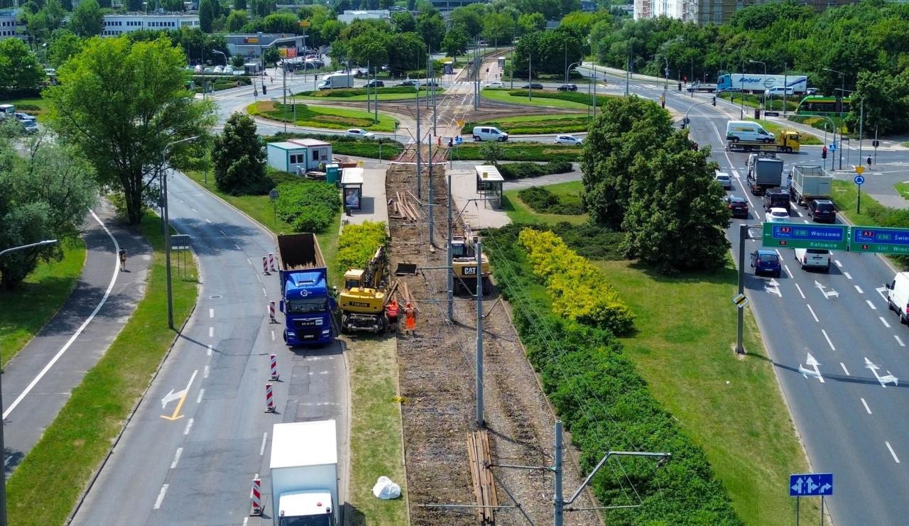 Tak przebiegają prace remontowe na Ratajach. Stare torowisko zniknęło
