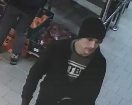 Policjanci szukają tych dwóch mężczyzn. Rozpoznajesz?
