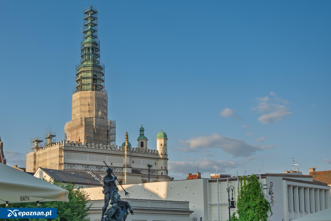 W nocy weszli po rusztowaniu na szczyt poznańskiego Ratusza. Zatrzymano dwóch nieletnich