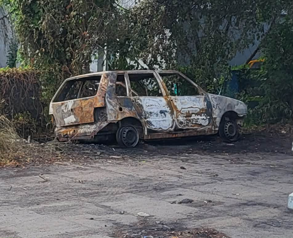 Kolejne auto w ogniu na osiedlu Maltańskim. "Za dużo już tych podpaleń"