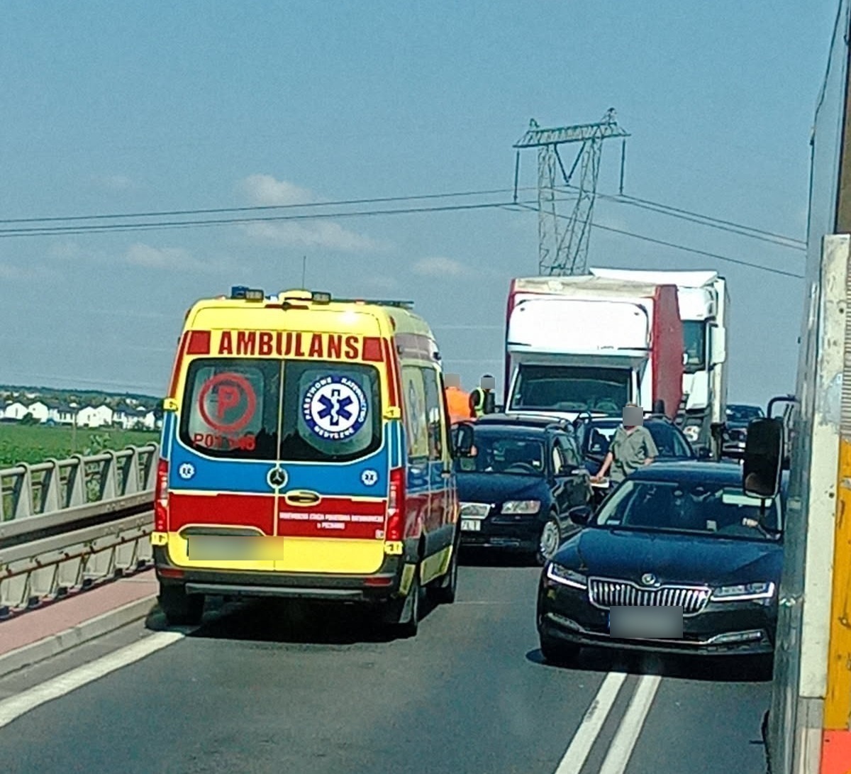 Ogromny korek na S11. Zderzyły się trzy samochody!