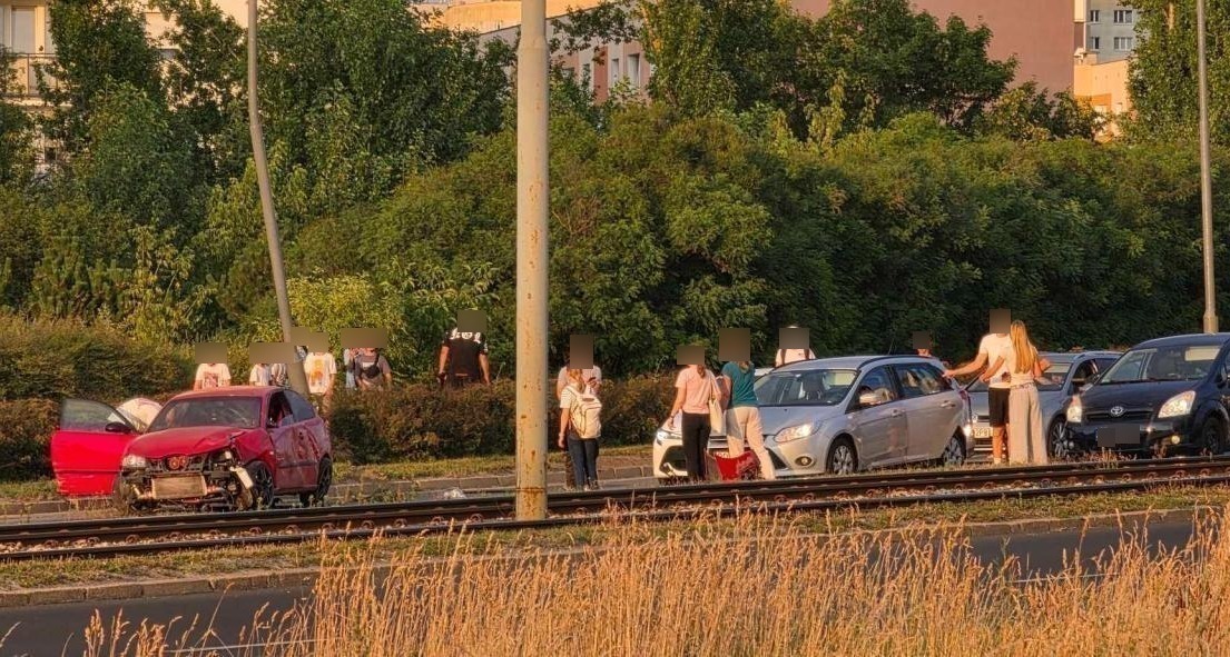 Hetmańska: poważny wypadek. Jedna osoba jest ranna