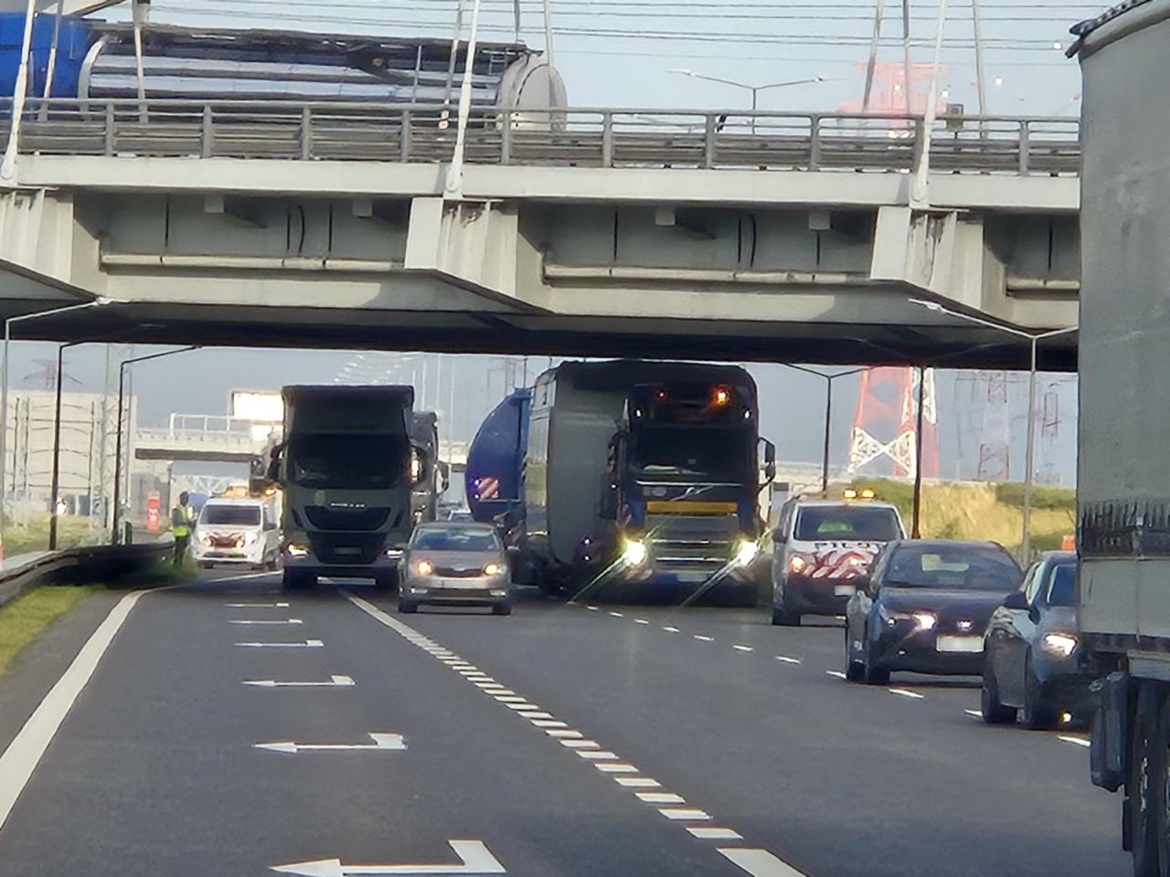 Duży zator na poznańskim odcinku A2. gwałtownie okazało się, co było tego powodem