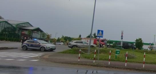 Swarzędz: nowe informacje w sprawie podejrzanego samochodu na stacji paliw. "Istniało realne zagrożenie."