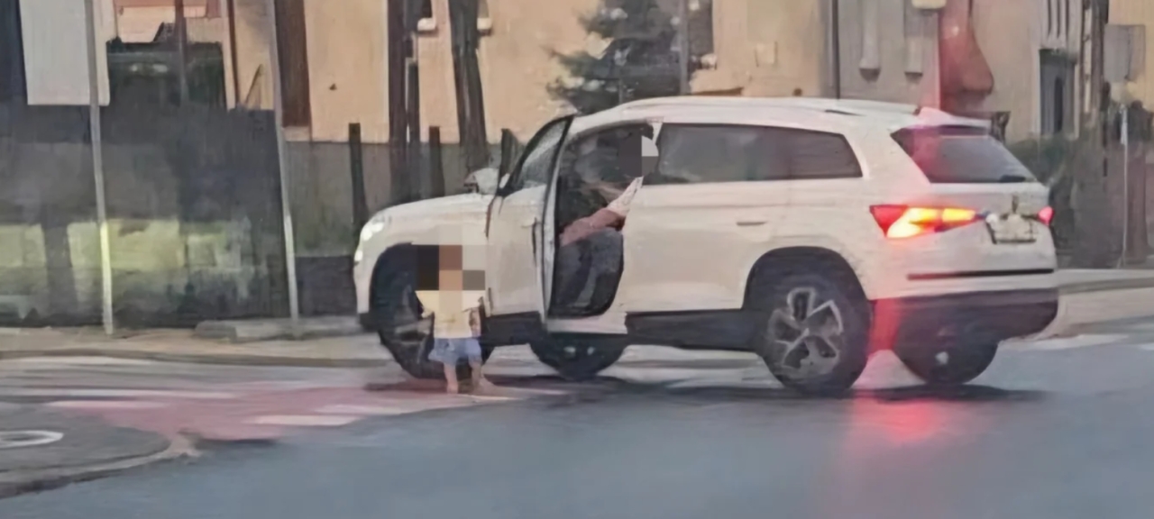 O krok od tragedii w regionie. 2-letni chłopiec wbiegł na jezdnię