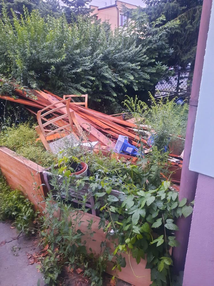 Błyskawiczna reakcja na poznańskim osiedlu. Sprawca tego bałaganu został ukarany