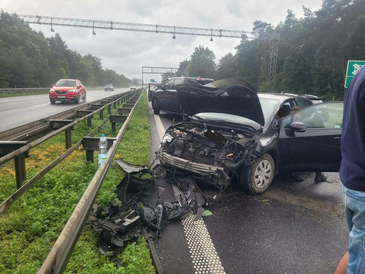 Utrudnienia na S11 Poznań - Kórnik. Auto uderzyło w bariery