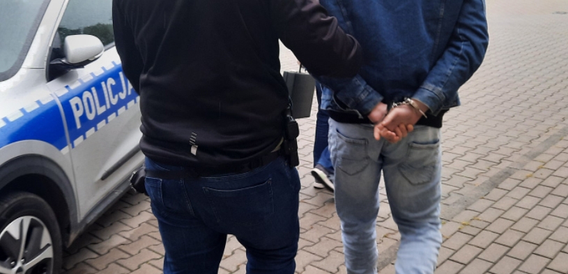 18-latek ze swoim 15-letnim bratem zaatakowali mężczyznę. "Śmiał się z nas pod nosem". Pokrzywdzony z poważnymi obrażeniami twarzy