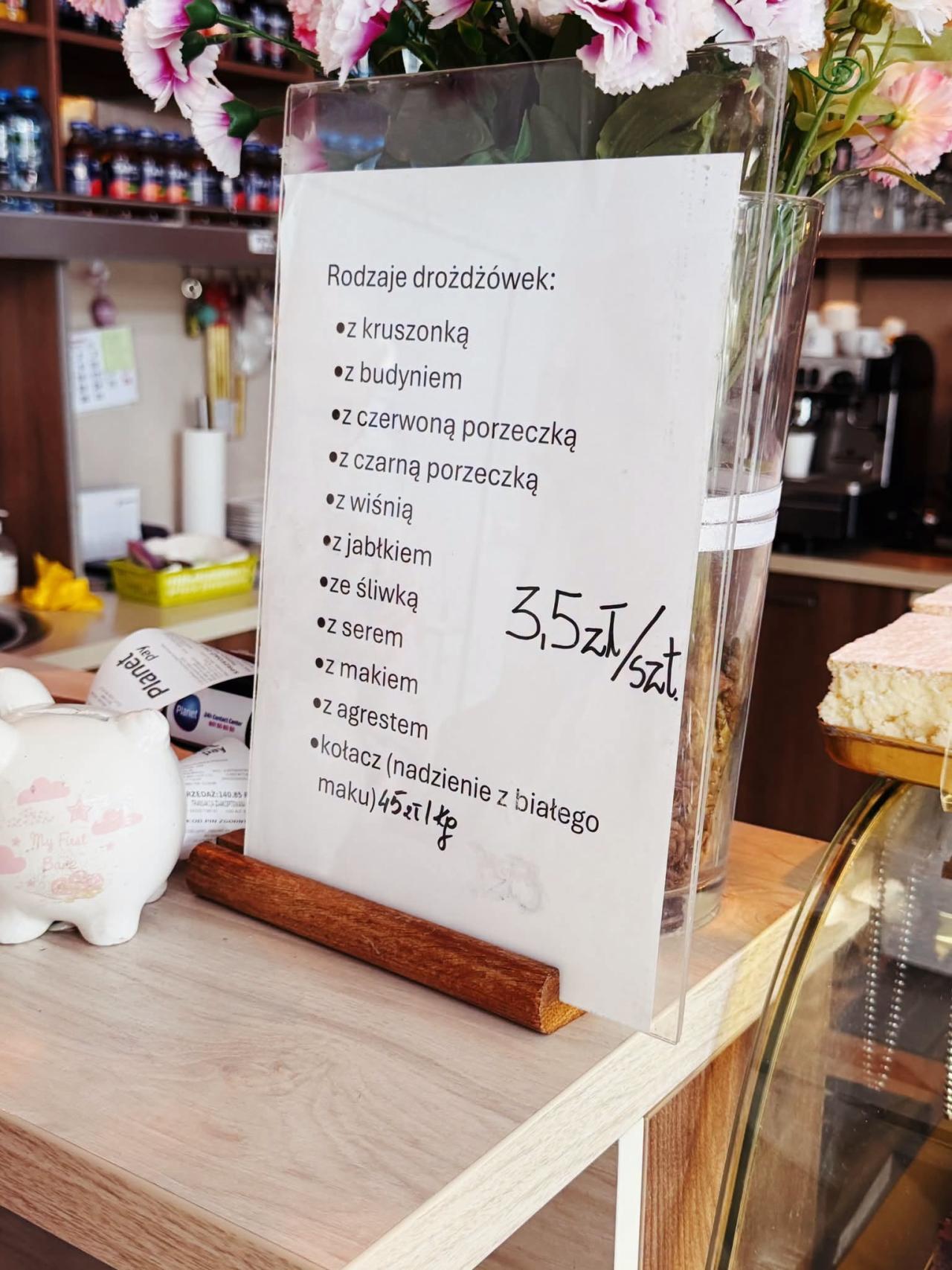 W Poznaniu są jeszcze miejsca, w których można kupić sznekę za 3,5 zł. Internauci niedowierzają. "Z rozpędu przeczytałam 35 złotych."
