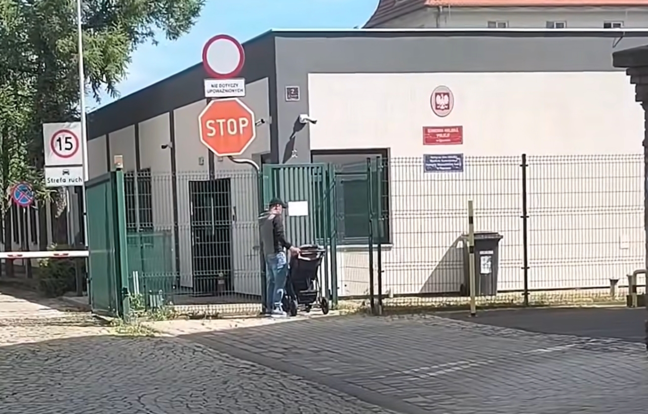Kompletnie pijany mężczyzna spacerował z dzieckiem po Grunwaldzie. Interweniował jeden z mieszkańców