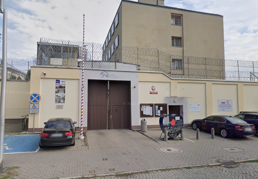Przyszła do ukochanego do aresztu z narkotykami pod językiem. Zamiast randki, zatrzymanie i zarzuty
