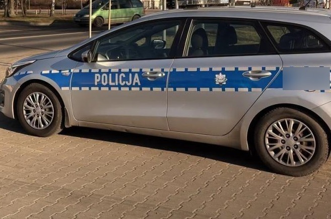 Utrudnienia na S5. Samochód wjechał w bariery