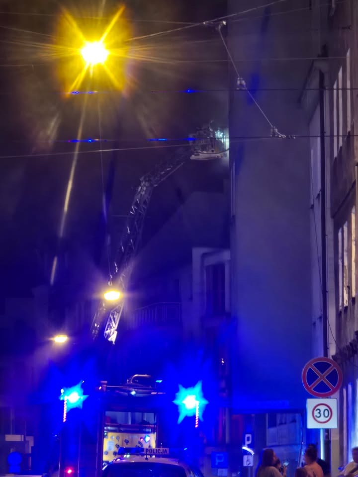 Nocny pożar mieszkania w Poznaniu. Ewakuowano kamienicę
