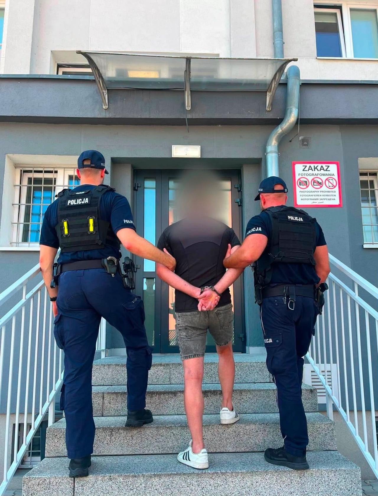 Zadzwonił na policję i powiedział, iż chce skrzywdzić byłą żonę. Trafił za kraty