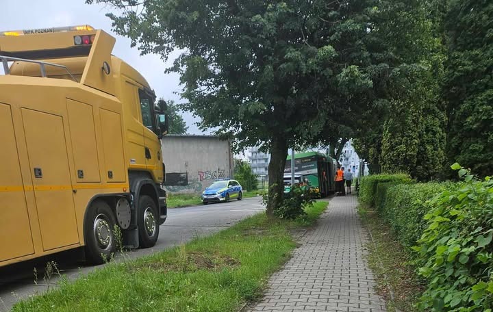 Akcja policji i służb MPK w autobusie pod Poznaniem