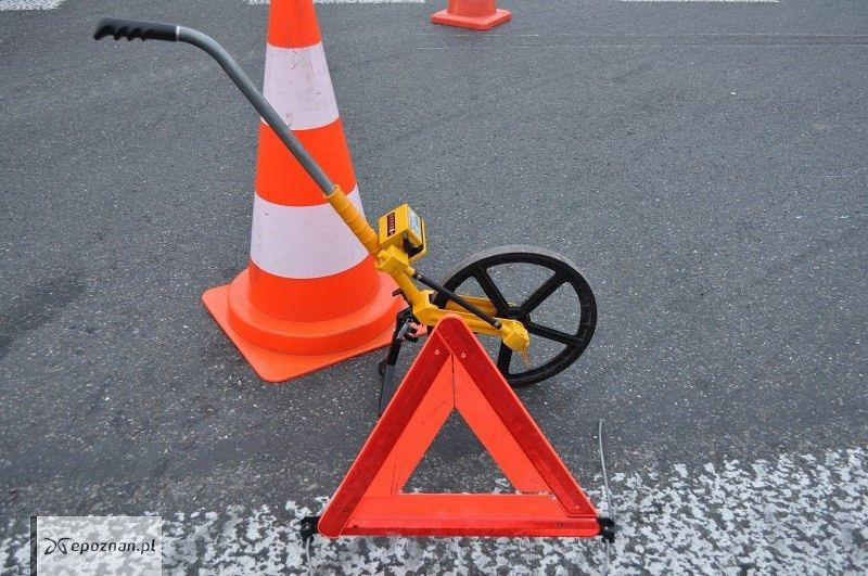 Wypadek w Poznaniu. Policjanci poszukują osoby, która brała w nim udział