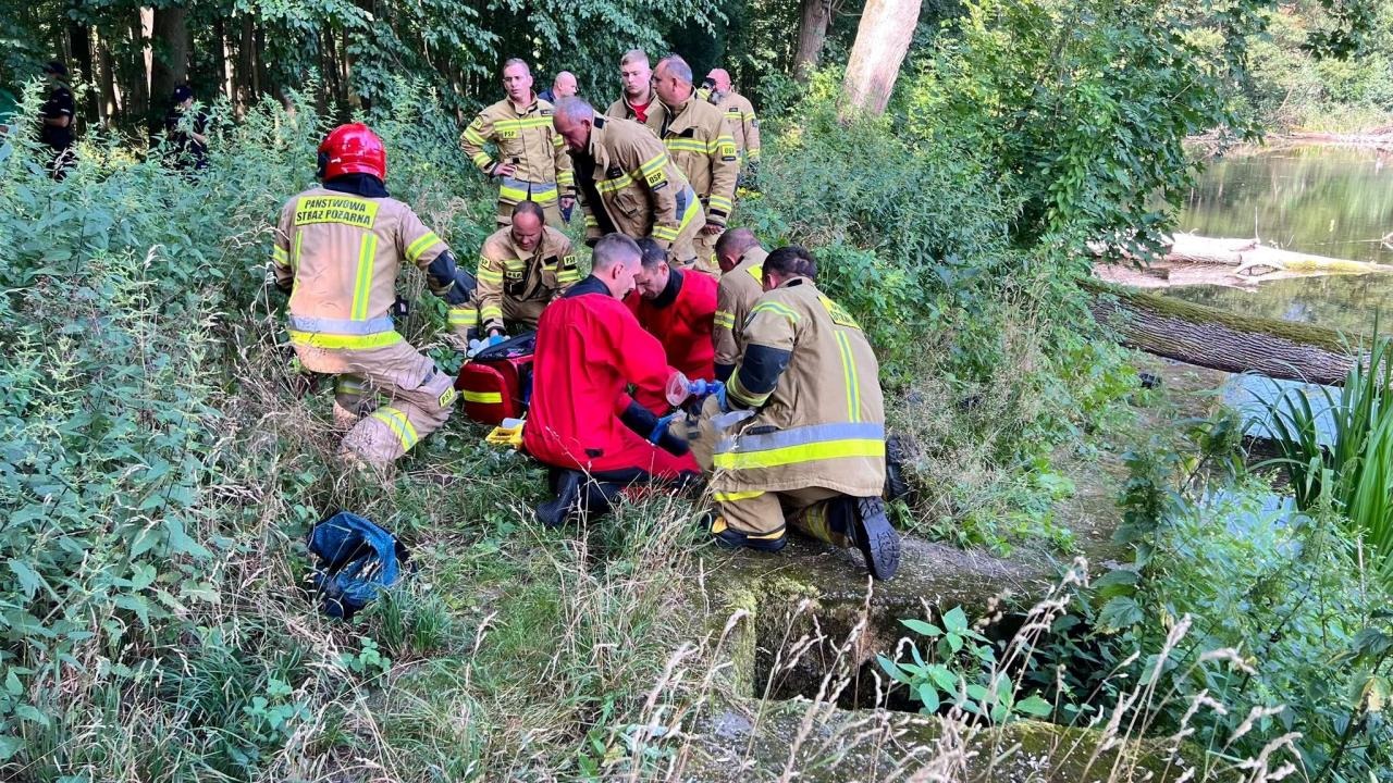 Tragedia w parku w regionie. Ciało mężczyzny unosiło się na wodzie