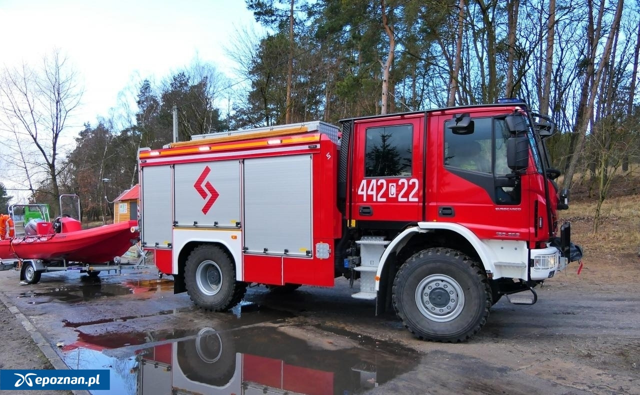 Akcja strażaków nad jeziorem w regionie. Nie żyje mężczyzna