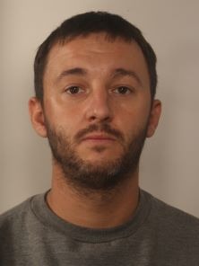 Potrącił policjantkę i uciekł. Policja publikuje wizerunek poszukiwanego