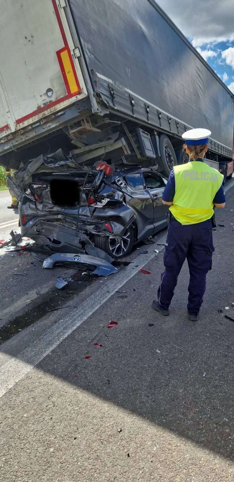 Poważny wypadek na DK11 pod Rogoźnem. Utrudnienia