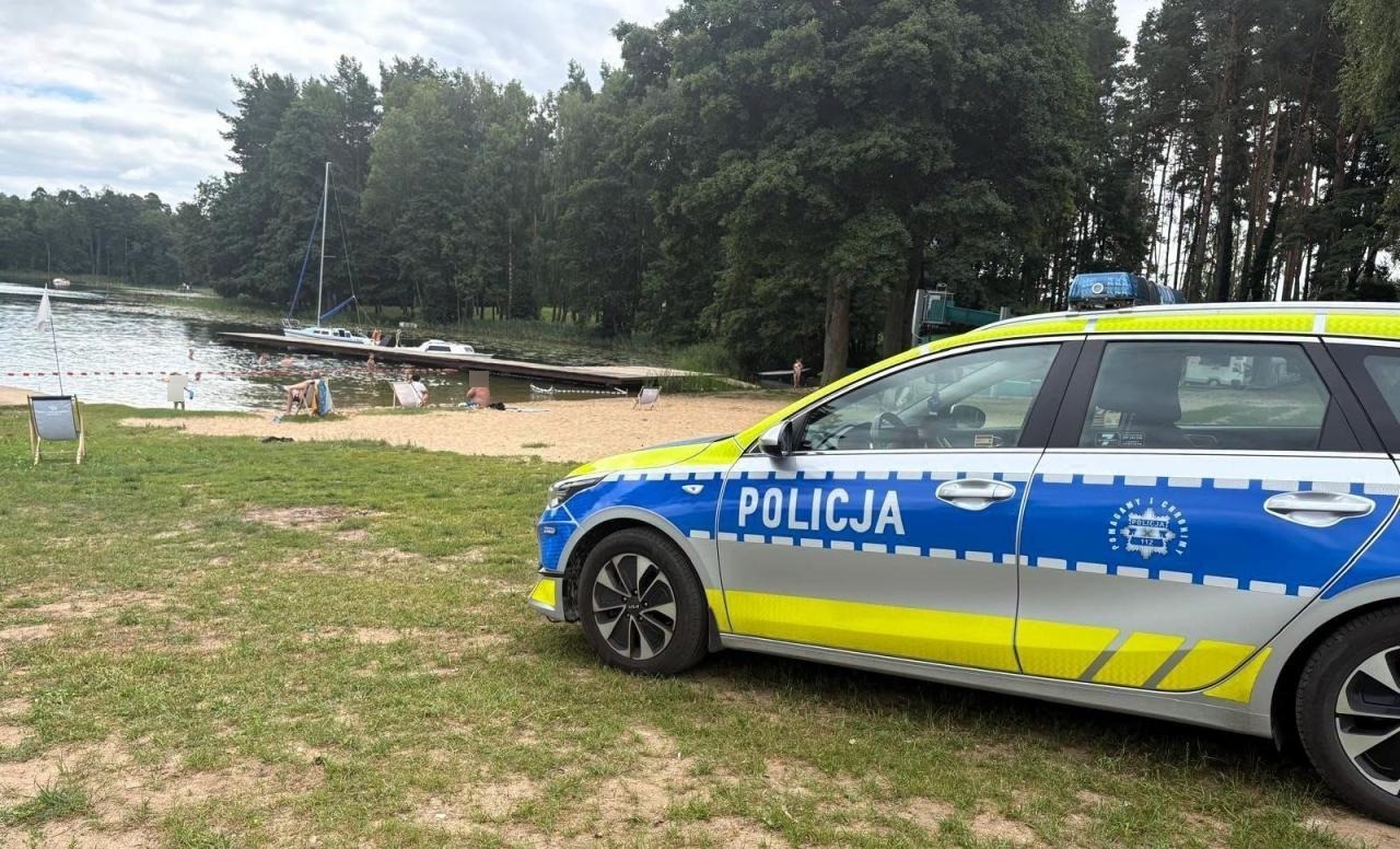 Wędkarz powiadomił służby o tym, iż ktoś zostawił ubrania na plaży. Należały do 12-letniej dziewczynki
