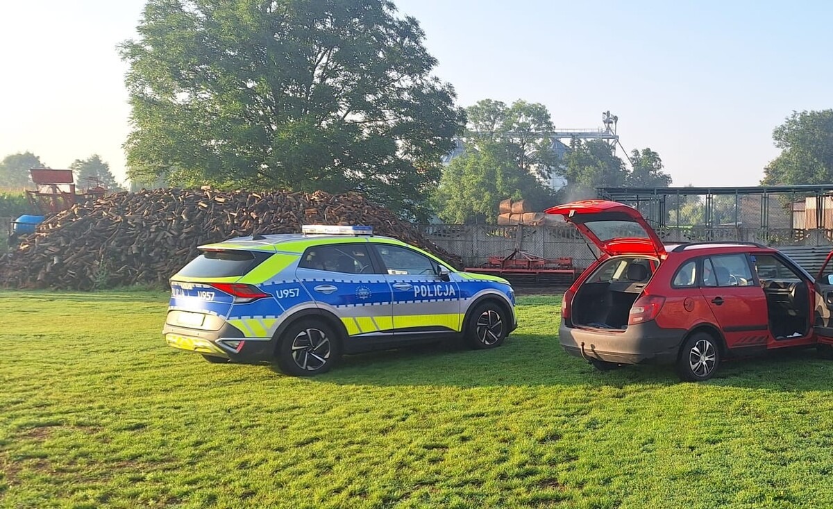Szalona ucieczka kierowcy Skody zakończyła się skokiem w kukurydzę. Bał się spotkania z policją. Miał poważny powód