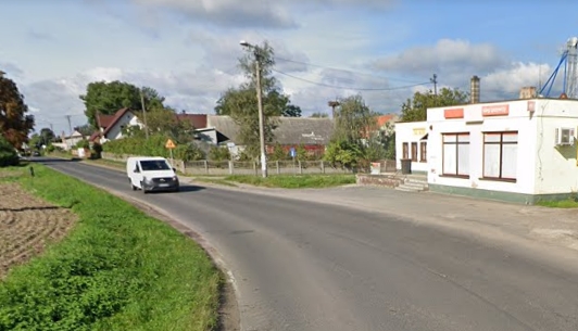 Pijany kierowca jazdę samochodem zakończył na ścianie sklepu