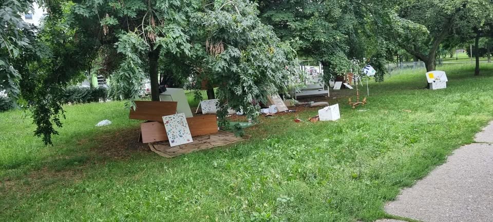 Coraz więcej aktów wandalizmu na poznańskim osiedlu. "Zachowanie sprawców przybiera na sile"