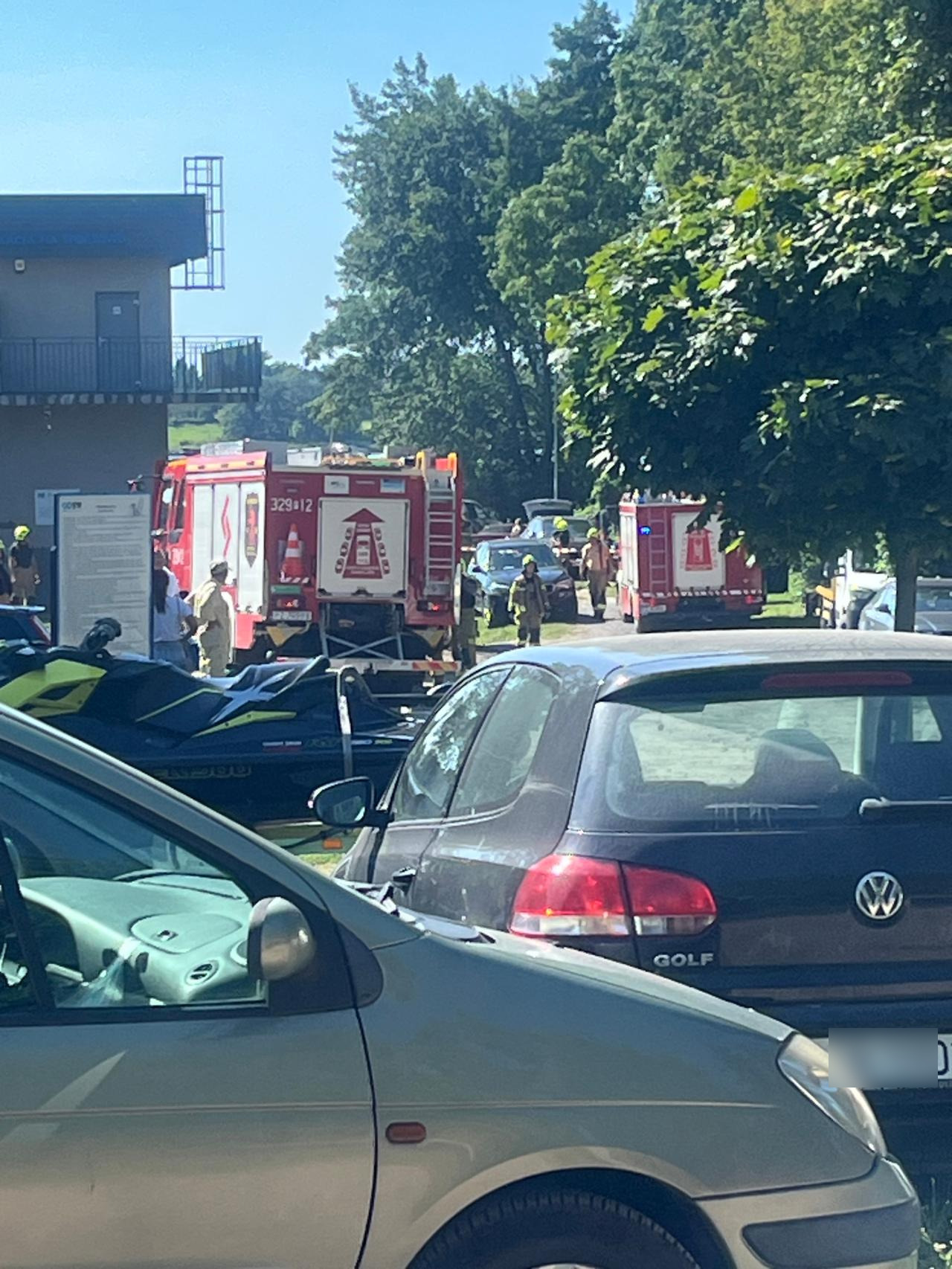 Duża akcja służb nad podpoznańskim jeziorem. Osoba miała zniknąć pod wodą